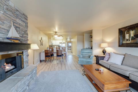 Open layout to enjoy time with your guests. | Main level