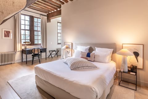 Bedroom. Interior and views may vary based on location and availability