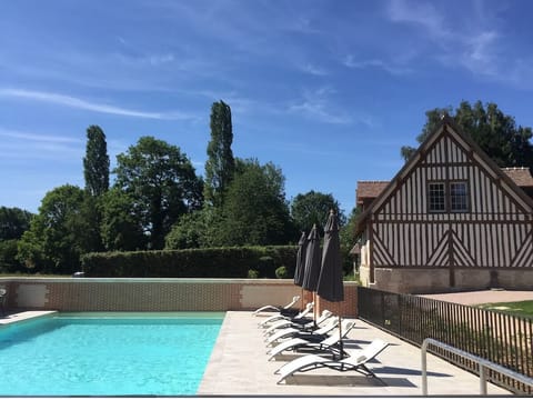 Seasonal pool
