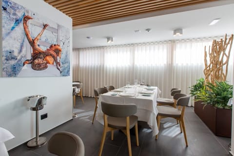 Gather for an intimate meal in calm, stylish surroundings.