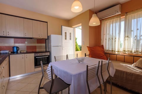 Dining Area with Natural Light and Garden Outlook