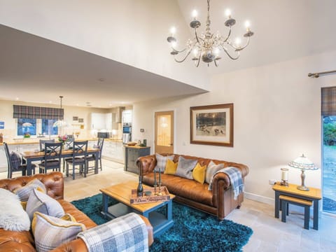 Furniture, Wood, Home, Interior Design, Couch, House, Apartment, Living Room, Ceiling