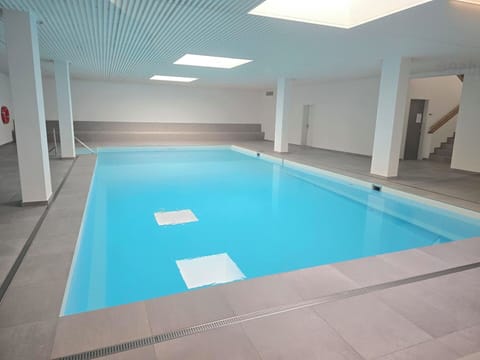 Flooring, Floor, Ceiling, Swimming Pool, Interior Design, Composite Material, Resort, Tile, Daylighting