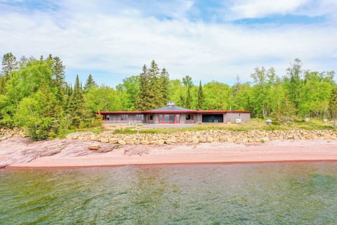Panorama House is a beautiful mid-century modern home located on the shores of Lake Superior just six miles from downtown Grand Marais, Minnesota.