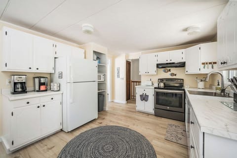 Open Kitchen with everything