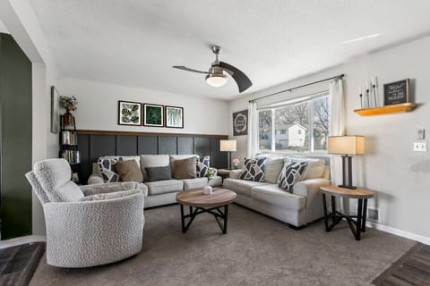 Where modern comfort meets moody charm ✨ Just add your favorite playlist and a cup of coffee — and you’ve found your new favorite spot to unwind.
