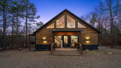 Stunning luxury Broken Bow cabin with modern design and private wooded setting