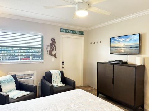 Gulf-Side Studio – Venice Villas Near Pool (6957)