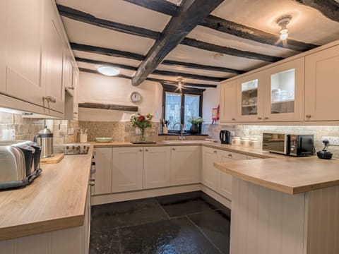 Modern fitted kitchen | Bridge End Farmhouse - Bridge End Farm Cottages, Boot, near Eskdale