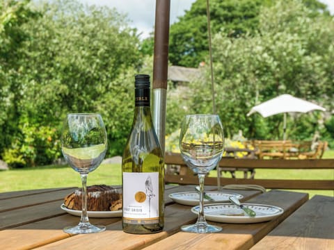 Shared sitting-out-area with furniture | Wastwater Cottage - Bridge End Farm Cottages, Boot, near Eskdale