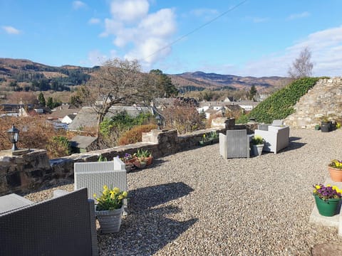 Outdoor area | Elmwood East - Pitlochry Self Catering, Pitlochry