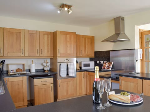 Well equipped kitchen | Willow Cottage - Culmore Bridge Cottages, Sandhead