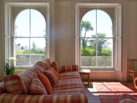 Living room | Elliott Terrace - Mayflower Apartment - Elliot Terrace, Plymouth