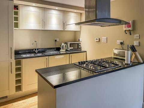 Kitchen area | Raven Wing 11 - Kintail Apartment - Highland Club, Fort Augustus