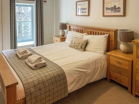 Double bedroom | Raven Wing 11 - Kintail Apartment - Highland Club, Fort Augustus