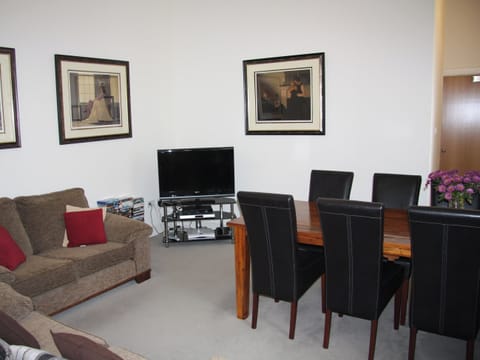 Living room/dining room | Moat House 1 - Highland Club, Fort Augustus