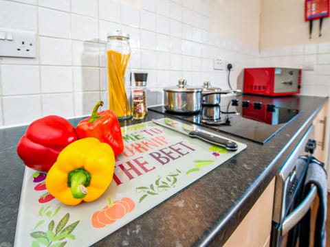 Kitchen | The Cairngorm - Silverglades Holiday Homes, Aviemore