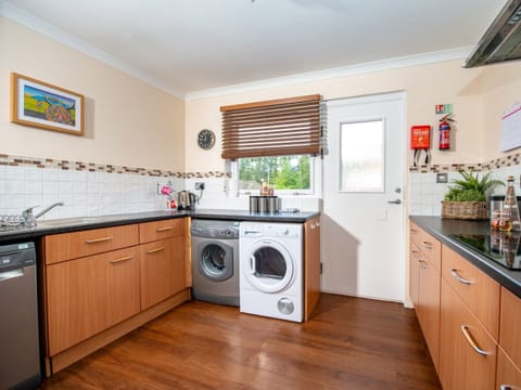 Kitchen | Applewood Cottage - Silverglades Holiday Homes, Aviemore