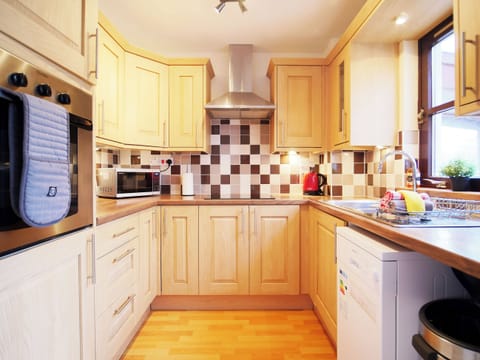 Kitchen | Ruby Cottage - Silverglades Holiday Homes, Aviemore