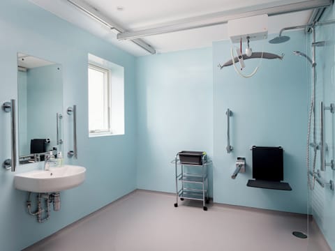 Bathroom | Lundin Lodge - Homelands, Lundin Links