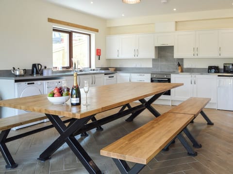 Kitchen/diner | The Farmhouse - Williamscraig Holiday Cottages, Linlithgow