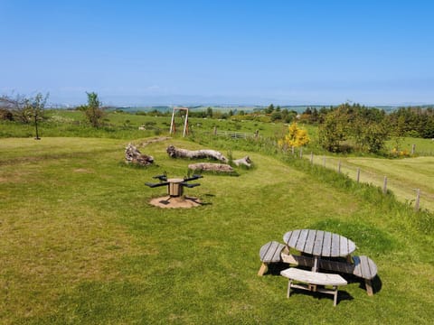 Garden and grounds | Rose Cottage - Williamscraig Holiday Cottages, Linlithgow