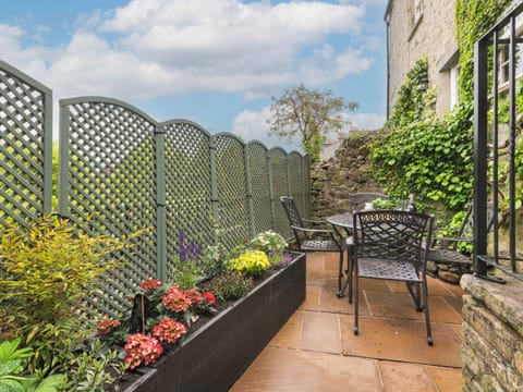 Sitting-out-area | Weavers Cottage, Kirkby Lonsdale