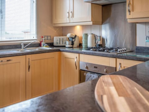 Kitchen | 6 Atlantic Crescent - Mullacott Retreats, Ilfracombe
