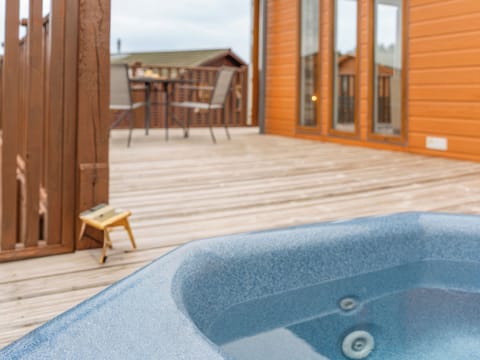 Hot tub | 52 Meadow View - Mullacott Retreats, Ilfracombe
