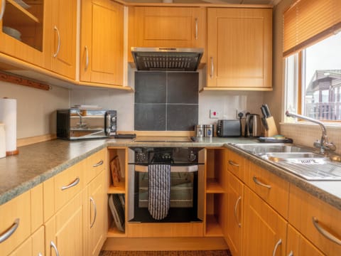 Kitchen | 5 Ocean View - Mullacott Retreats, Ilfracombe