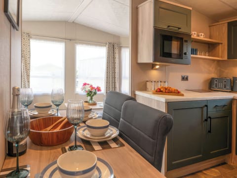 Kitchen/diner | 18 Ocean Terrace - Mullacott Retreats, Ilfracombe