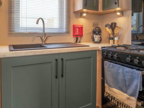 Kitchen | 18 Ocean Terrace - Mullacott Retreats, Ilfracombe