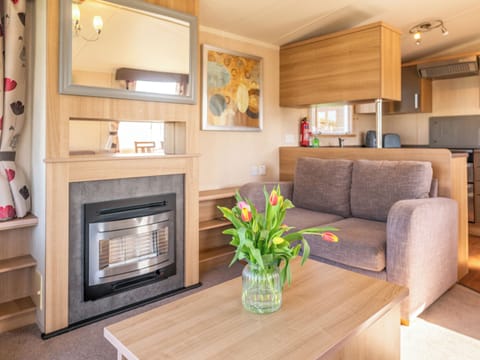 Open plan living space | 24 Woolacombe Heights - Mullacott Retreats, Ilfracombe