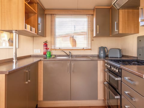 Kitchen | 24 Woolacombe Heights - Mullacott Retreats, Ilfracombe