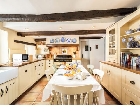 Spacious, well equipped kitchen | Pilgrim Corner - Vicarage Road Holiday Cottages, Minehead