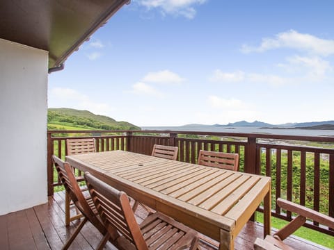 Sitting-out-area | Borve House - Portuairk Cottages, Portuairk