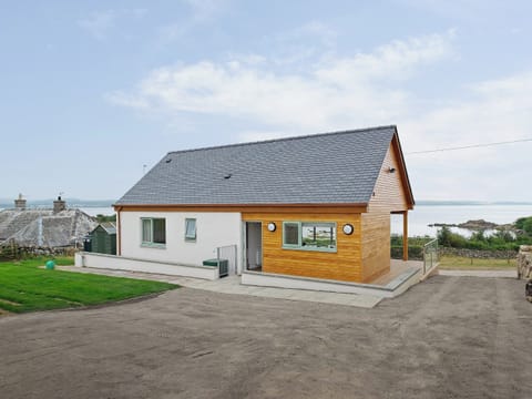 Charming seaside holiday property | Curlew Cottage, Mossyard, near Gatehouse of Fleet