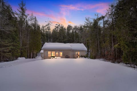 Architecture, Building, Outdoors, Shelter, Tree