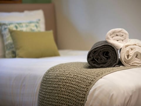 Strathyre Golden Oak Lochside