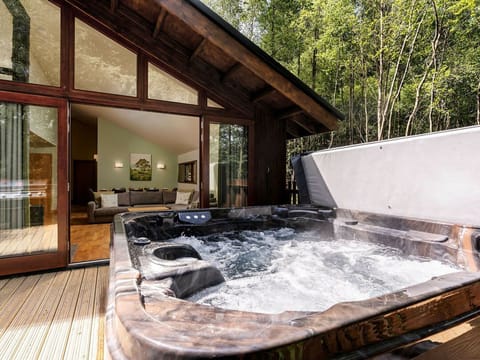 Strathyre Golden Oak Treehouse