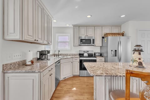 Cook your favorite meals in this beautifully appointed kitchen with granite countertops, stainless steel appliances, and ample cabinet space.