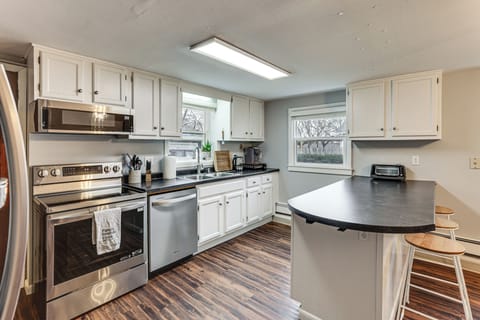 Madison Vacation Rental | 2BR | 1BA | 1,200 Sq Ft | Step-Free Access