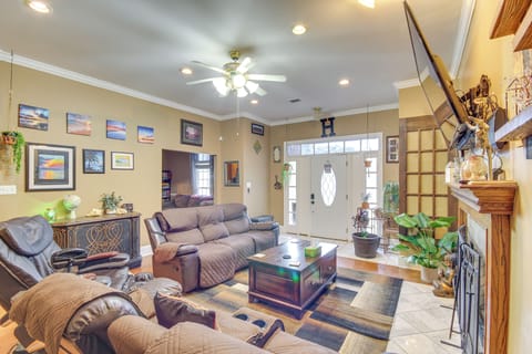 Long Beach Vacation Rental | 3BR | 2BA | Steps Required | 2,250 Sq Ft