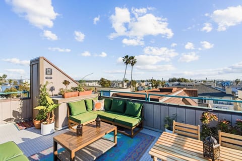 San Diego rooftop living with ocean views.