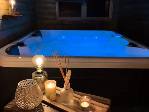Indoor spa tub