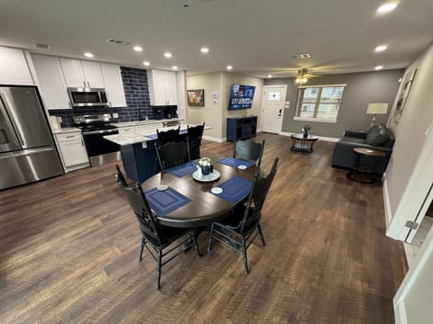 Full Kitchen and Dinning