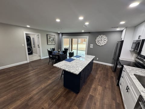 Full Kitchen and Dinning