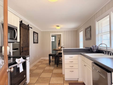 Fully stocked kitchen ready to entertain!