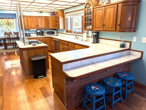 KITCHEN:  The home has a very large kitchen with all appliances (including a dishwasher) plus a kitchen island.