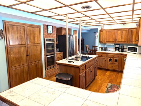 KITCHEN:  The home has a very large kitchen with all appliances (including a dishwasher) plus a kitchen island.